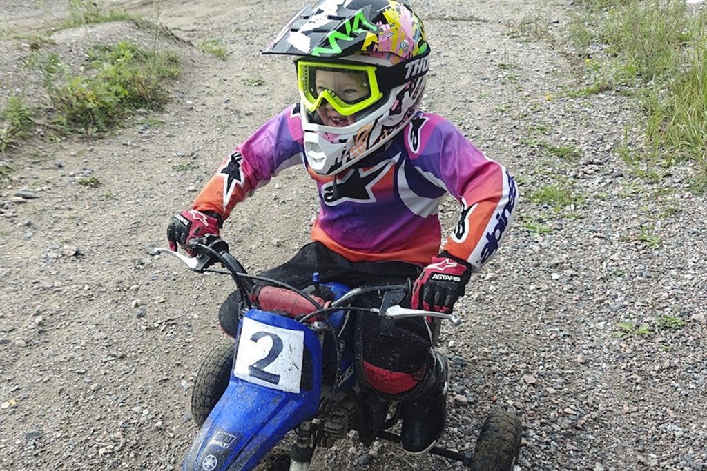 Kuvassa junior motocross ajoelämys