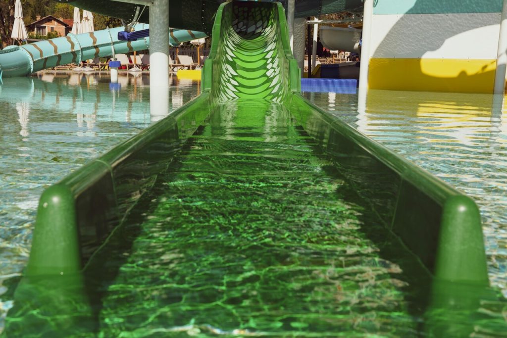 Aquapark nad morzem - zielona zjeżdżalnia w aquaparku